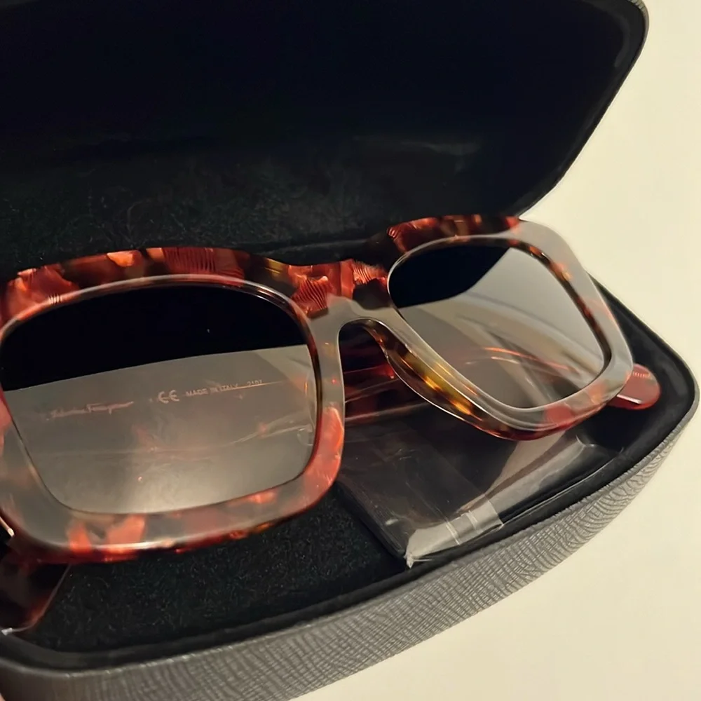 NEW Salvatore Ferragamo SF1024S 609 Red Havana Sunglasses w/Brown Gradient Lens - Picture 5 of 11